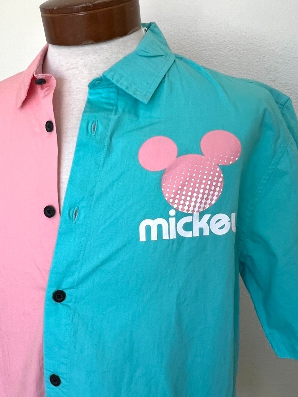 NWT NEFF - Mickey Mouse - Short Sleeve Shirt - Size Medium - Disney - Mens